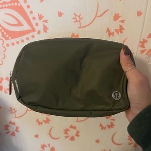 BRAND NEW WITH TAGS! LULULEMON ATHLETICA everywhere belt bag - grey sage, 1 L